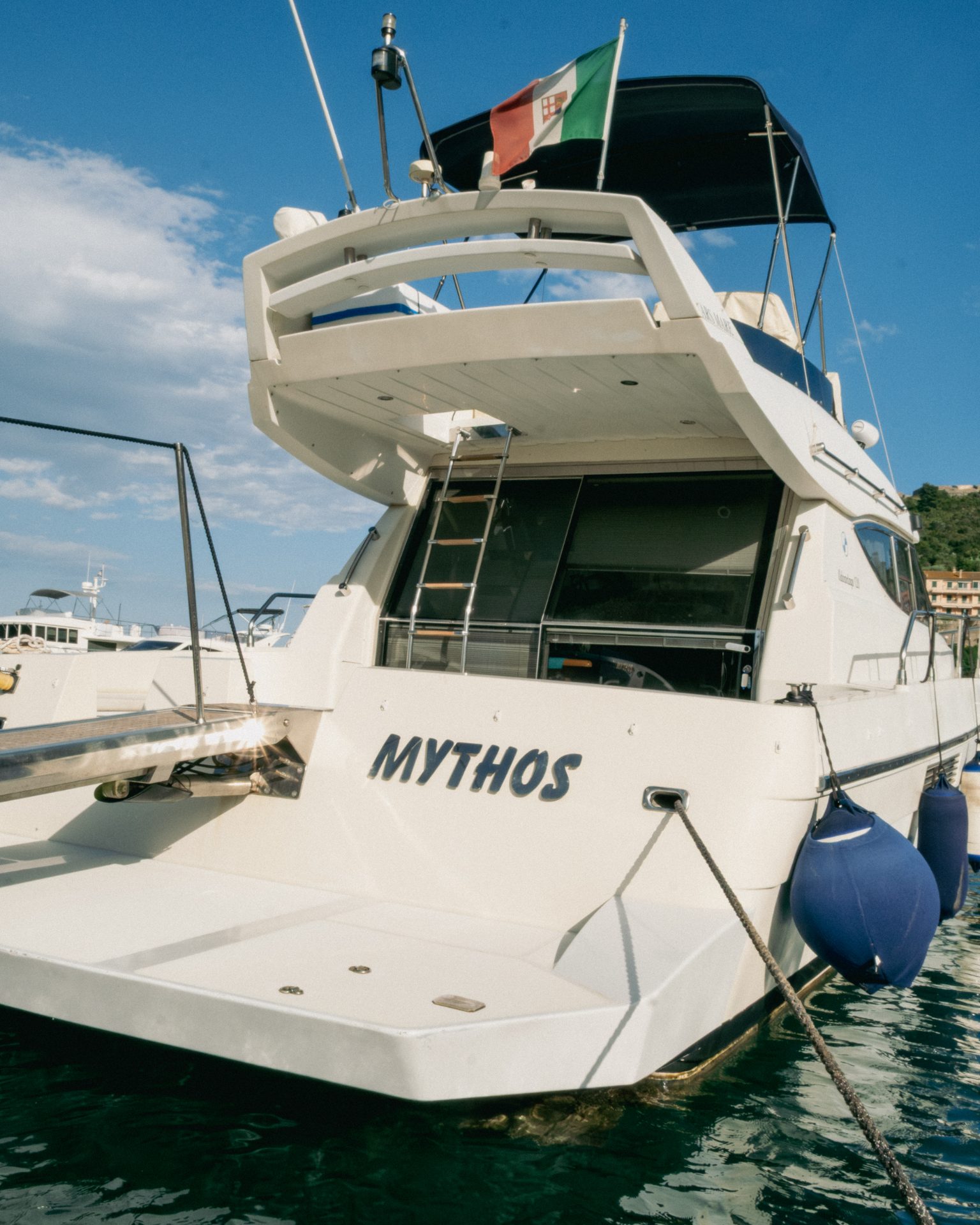 Yacht con Skipper – Escursione di Mezza Giornata all'Isola Rossa — immagine 1